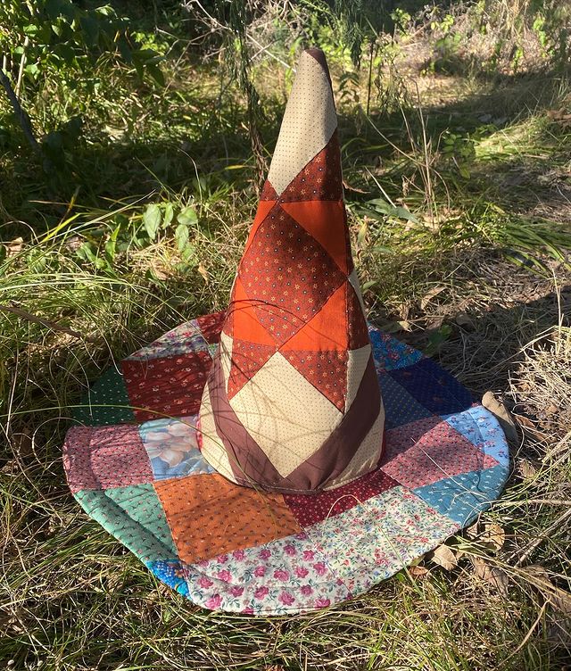 DIGITAL ☾ Quilt Witch Hat Pattern ☾ 663e