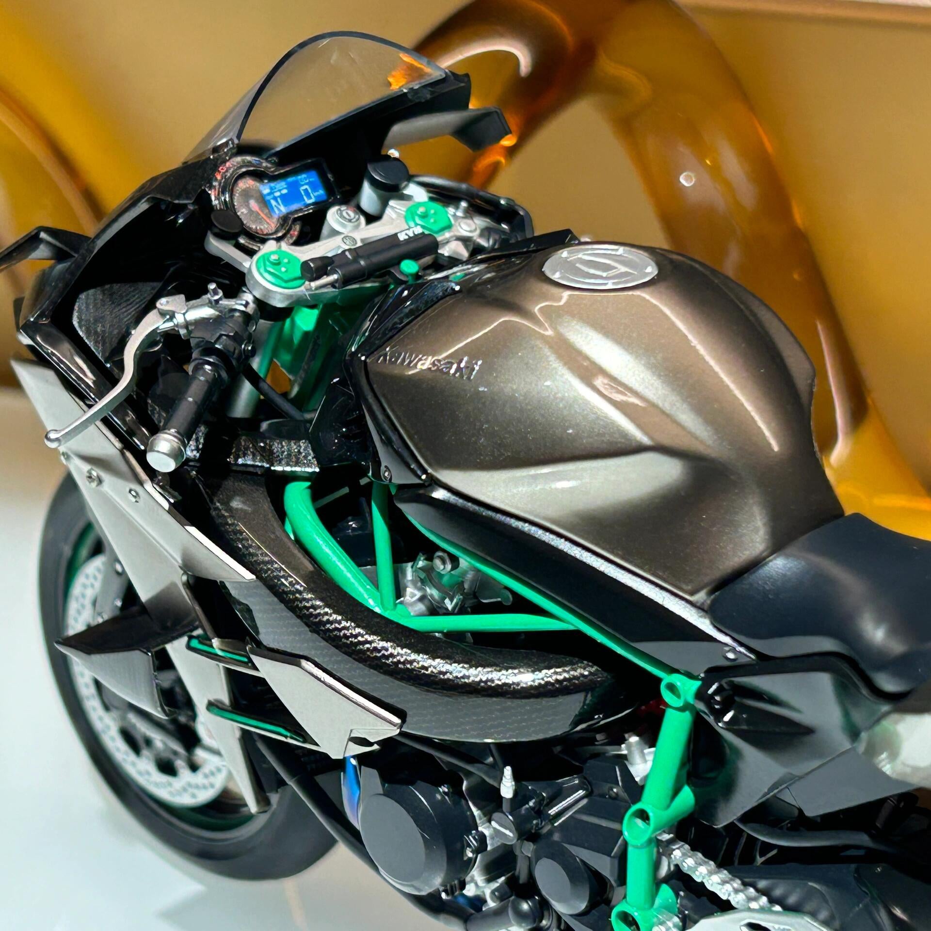 1:6 H2R Motorcycle Model with Engine Start, Throttle Control and Exhaust Injection Simulation, Diecast Motorcycle, Ideal Gift for Men