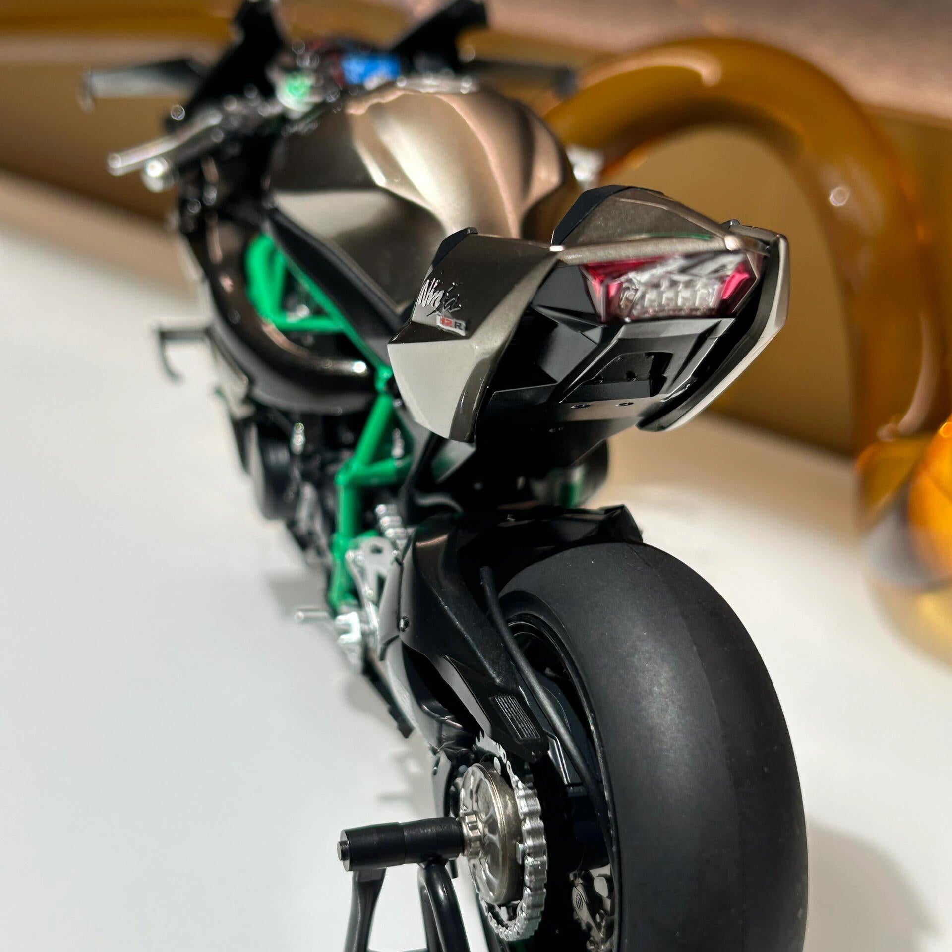 1:6 H2R Motorcycle Model with Engine Start, Throttle Control and Exhaust Injection Simulation, Diecast Motorcycle, Ideal Gift for Men
