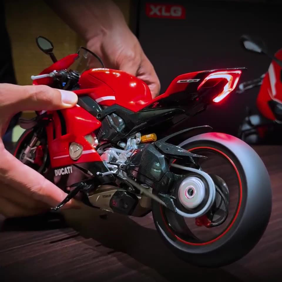 1:6 Ducati V4 dynamic ultra-light full carbon model