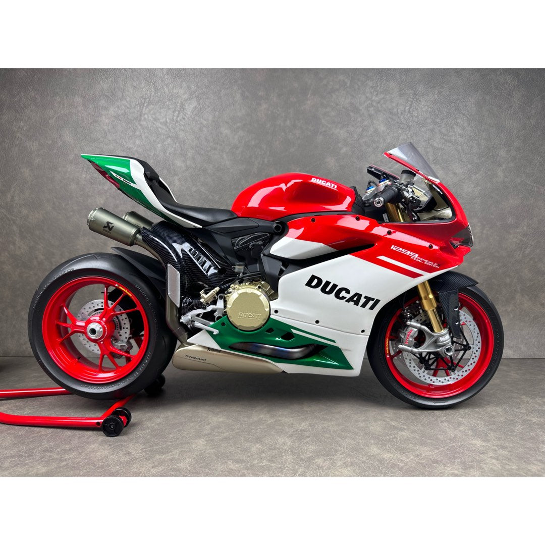 [Limited to 3,000 sets worldwide]1/4 HK117 Ducati 1299 Panigale R Final Edition