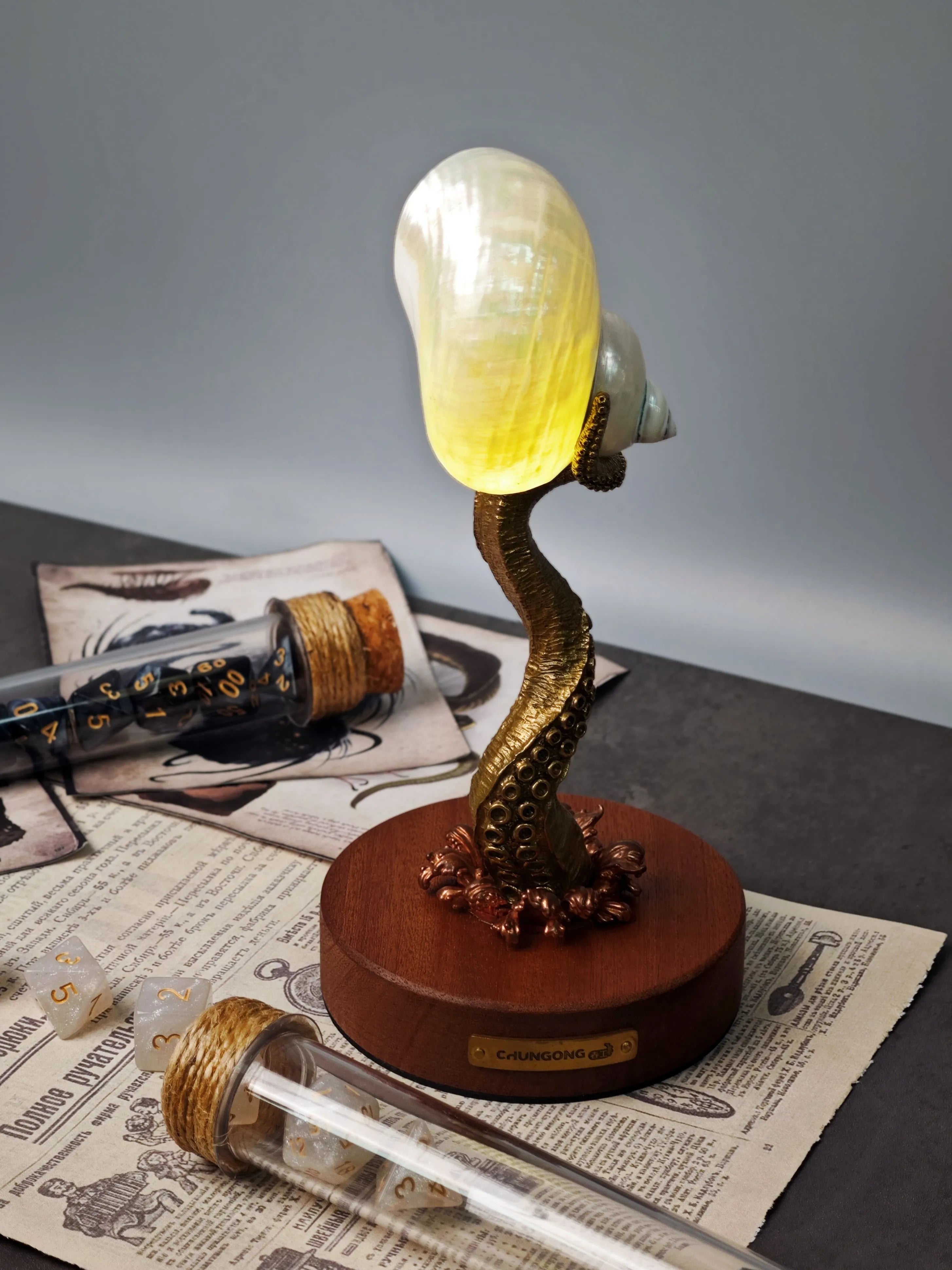 [Call of Cthulhu] Chungong Antique Table Lamp Tentacle Night Light Atmosphere Light Retro Natural Conch Lamp