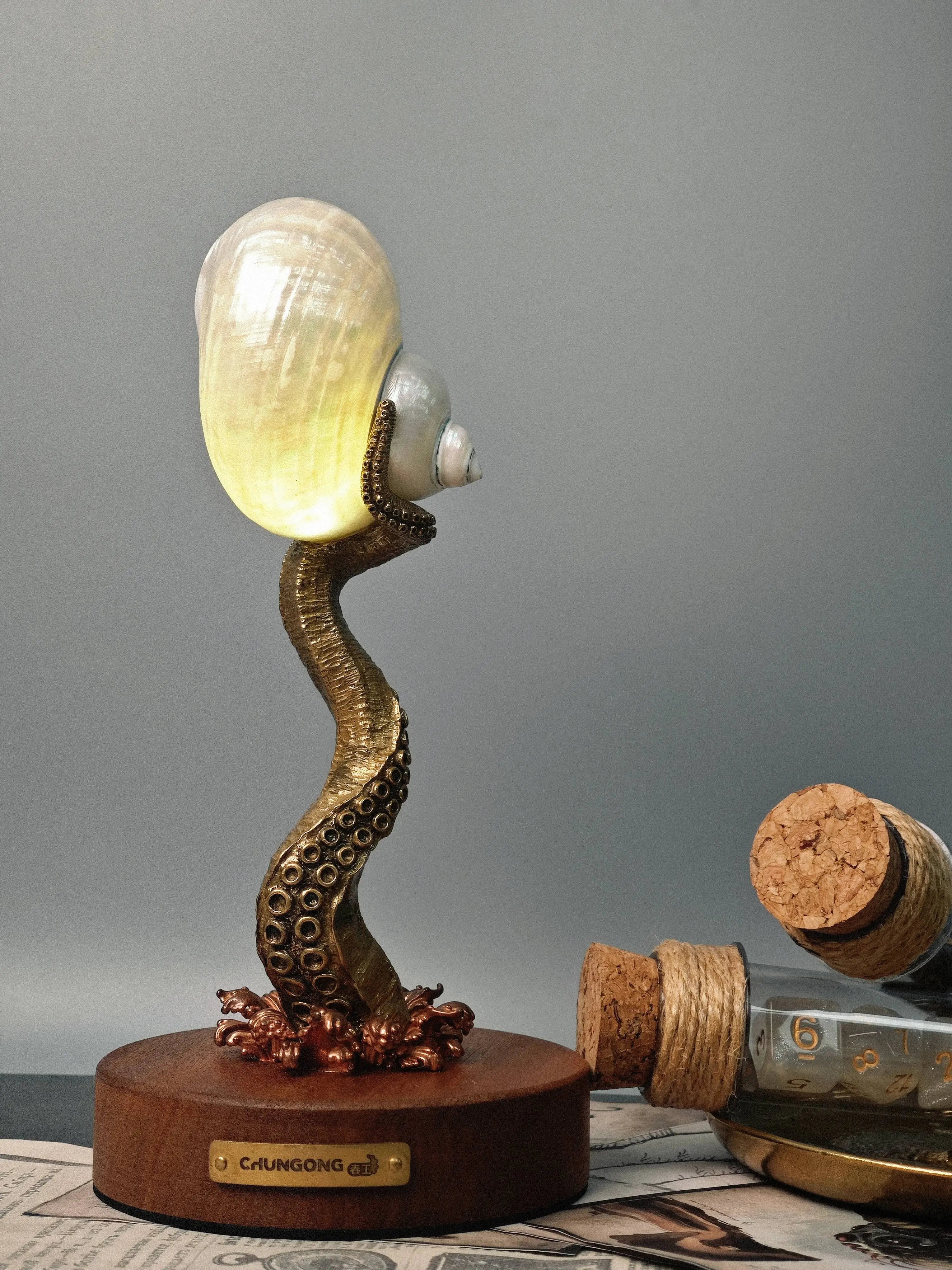 [Call of Cthulhu] Chungong Antique Table Lamp Tentacle Night Light Atmosphere Light Retro Natural Conch Lamp